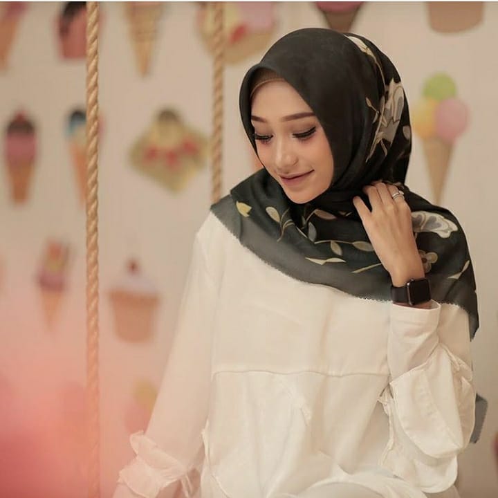 Model hijab segi empat terbaru