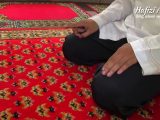 Menggerak gerakan jari telunjuk saat tahiyat Menggerak gerakan jari telunjuk saat tahiyat